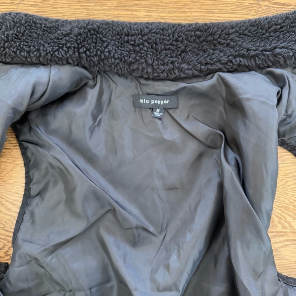 NWOT Blu Pepper Faux Black Sherpa Women's Vest Denim Pockets M - Picture 4 of 4